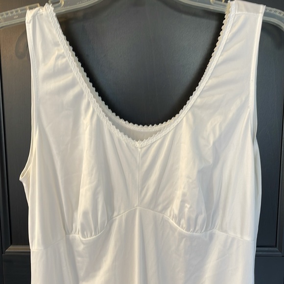 Vintage Beehive Slip/Nightgown Full Length Sz. S - Picture 2 of 5